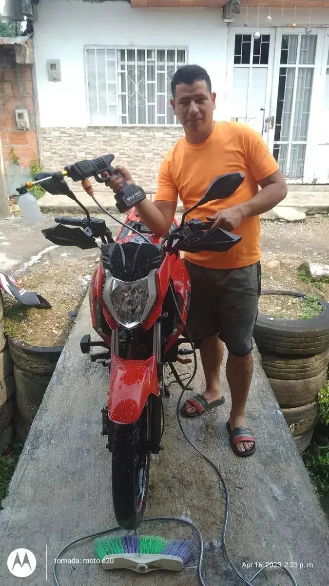Luis H.